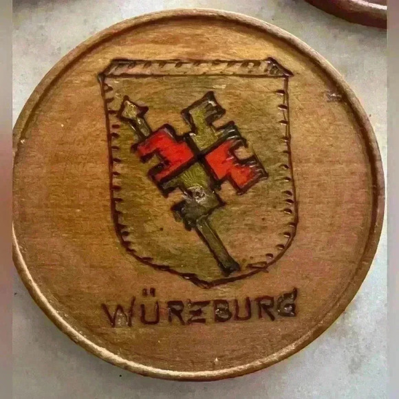 Vintage handmade set of 5 German coat of arms wooden coasters folk art - Picture 3 of 7